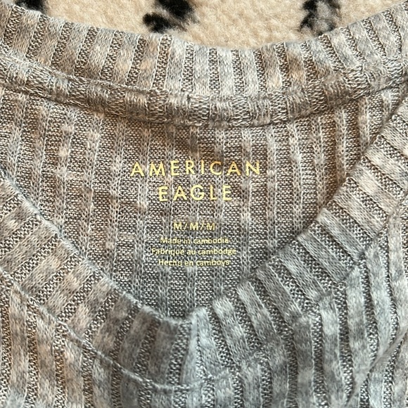 American Eagle top! - Picture 2 of 6